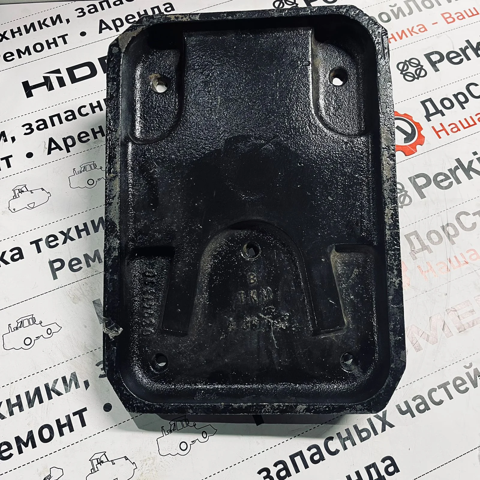 Лапа аутригера левая HMK 102 Alpha / 02041313