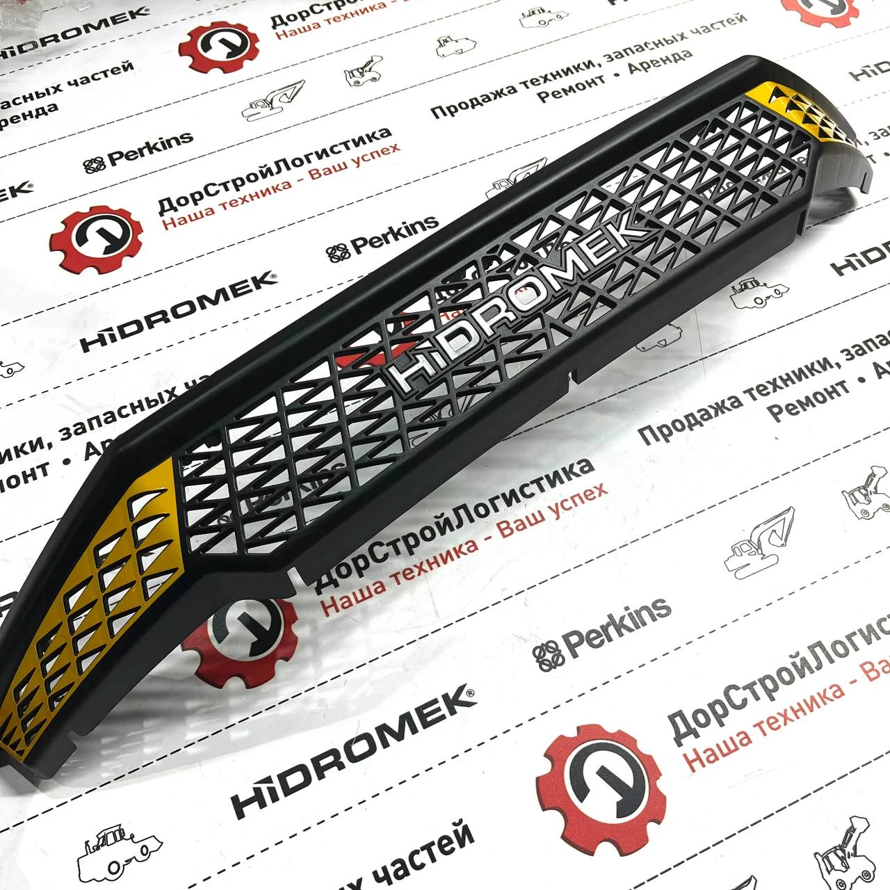 Решетка радиатора декоративная верхняя Hidromek 102 K4 / 02041453