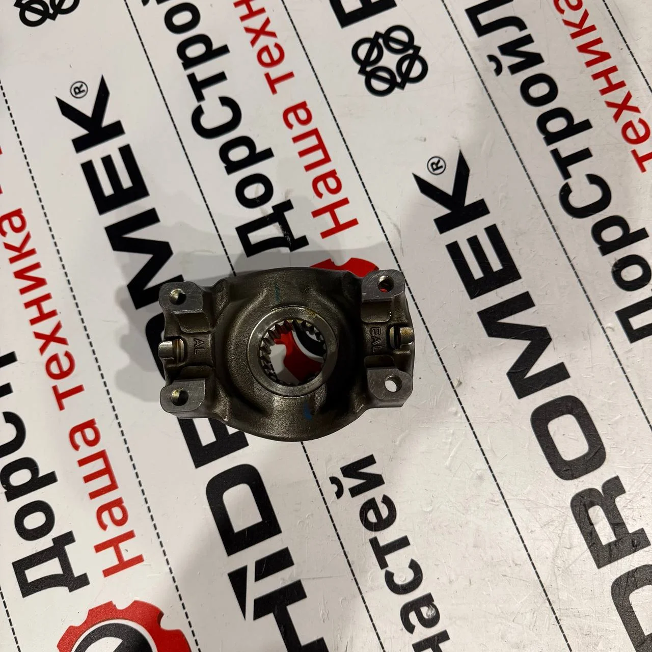 Фланец КПП (передний) CARRARO / 87704971 / 11716789